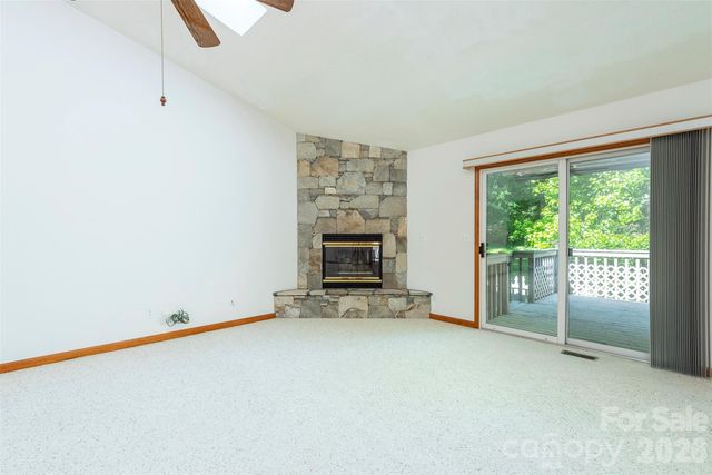 29 Hillcreek Drive, Asheville, NC 28804