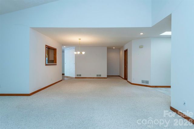 29 Hillcreek Drive, Asheville, NC 28804