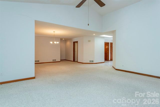 29 Hillcreek Drive, Asheville, NC 28804