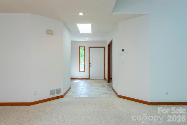 29 Hillcreek Drive, Asheville, NC 28804