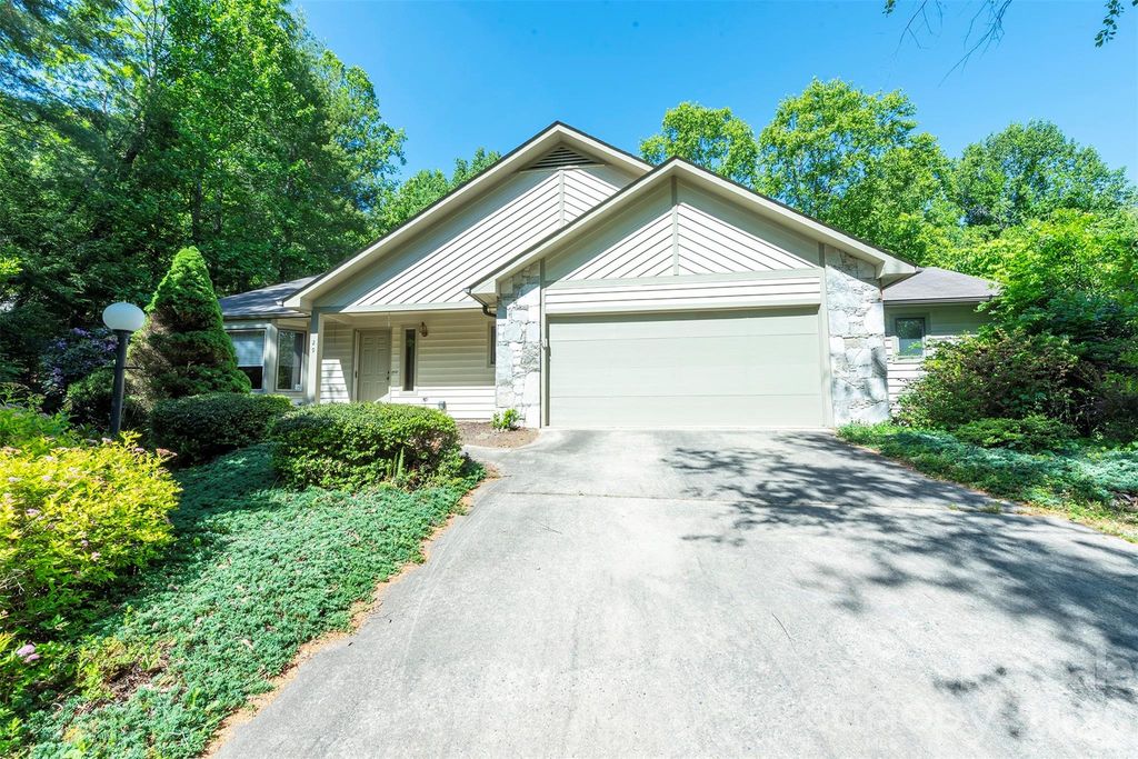 29 Hillcreek Drive, Asheville, NC 28804