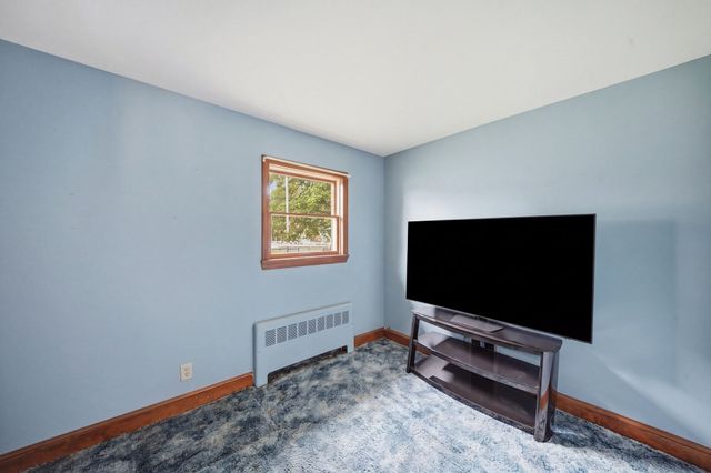 672 Shawsheen St, Tewksbury, MA 01876
