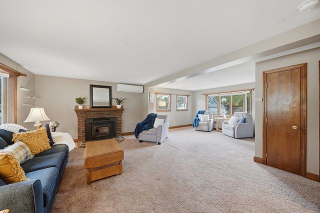 672 Shawsheen St, Tewksbury, MA 01876