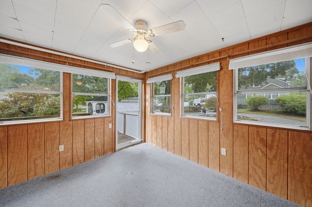 672 Shawsheen St, Tewksbury, MA 01876
