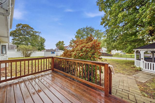 672 Shawsheen St, Tewksbury, MA 01876