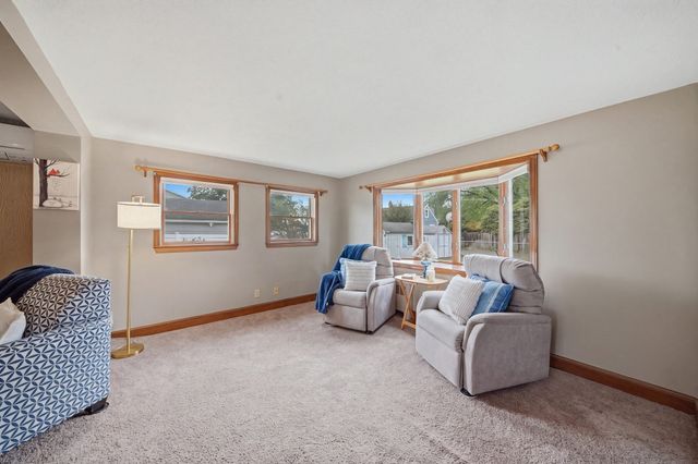 672 Shawsheen St, Tewksbury, MA 01876