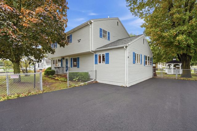 672 Shawsheen St, Tewksbury, MA 01876