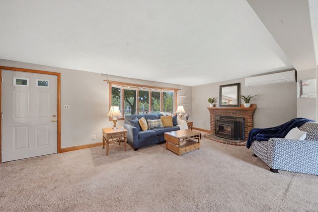 672 Shawsheen St, Tewksbury, MA 01876