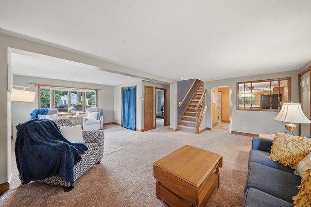 672 Shawsheen St, Tewksbury, MA 01876