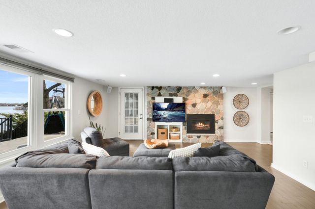 5670 Fairlawn Shores Trail SE, Prior Lake, MN 55372