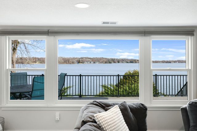 5670 Fairlawn Shores Trail SE, Prior Lake, MN 55372