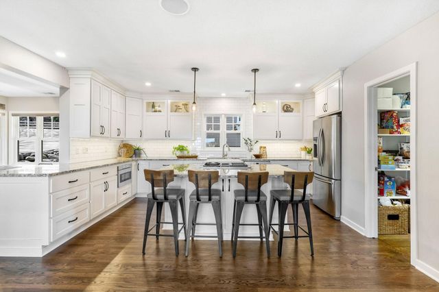 5670 Fairlawn Shores Trail SE, Prior Lake, MN 55372