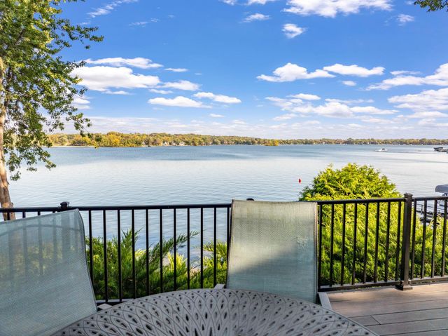 5670 Fairlawn Shores Trail SE, Prior Lake, MN 55372