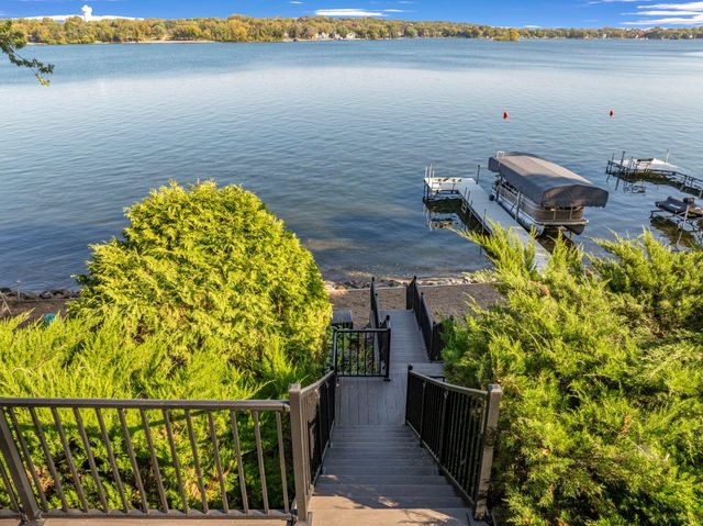 5670 Fairlawn Shores Trail SE, Prior Lake, MN 55372