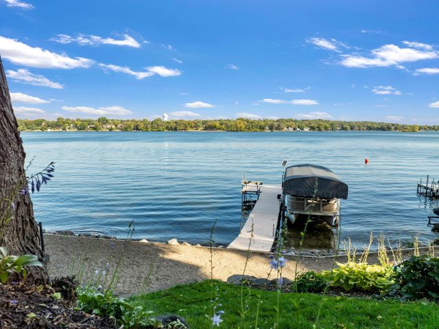 5670 Fairlawn Shores Trail SE, Prior Lake, MN 55372