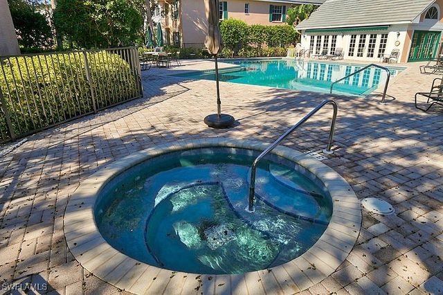 7058 Barrington CIR 102, Naples, FL 34108