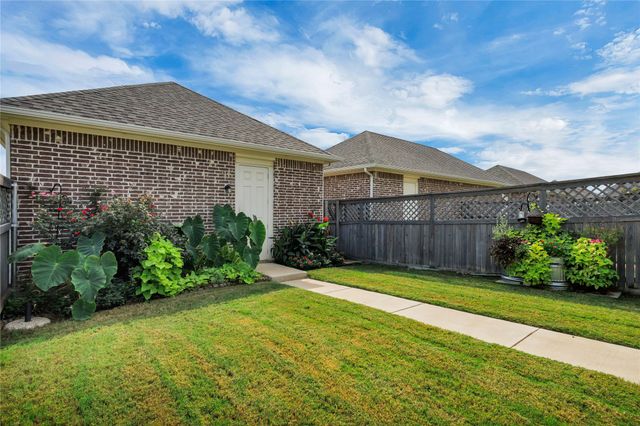 8886 Ice House Drive, North Richland Hills, TX 76180