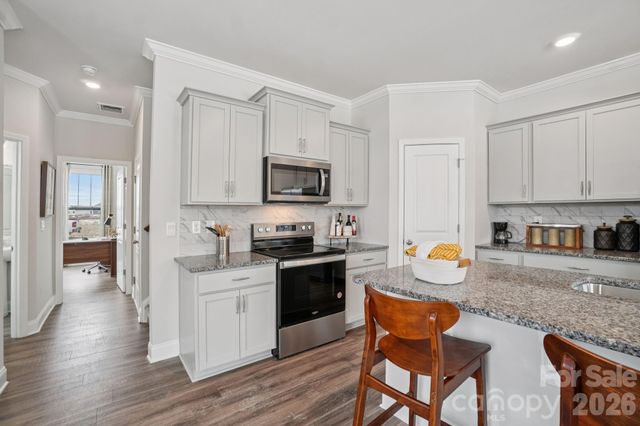 372 Creekview Road, Hendersonville, NC 28792