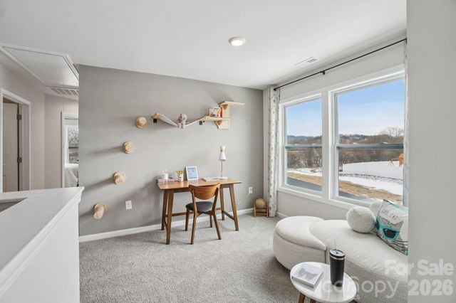 372 Creekview Road, Hendersonville, NC 28792