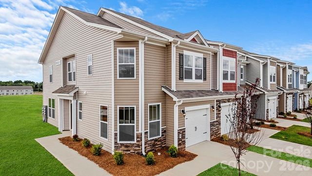 372 Creekview Road, Hendersonville, NC 28792