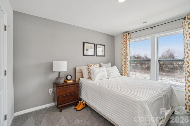 372 Creekview Road, Hendersonville, NC 28792
