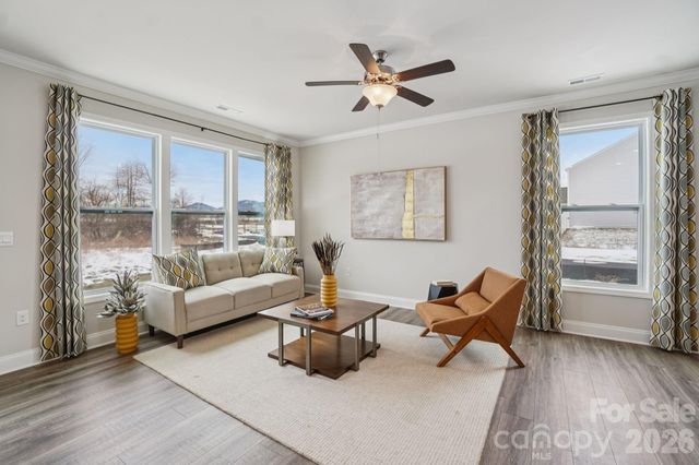 372 Creekview Road, Hendersonville, NC 28792