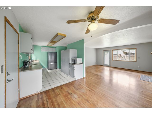 12910 Se CENTER St, Portland, OR 97236