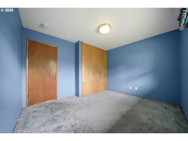 12910 Se CENTER St, Portland, OR 97236