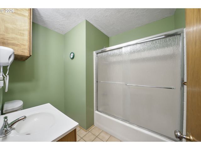 12910 Se CENTER St, Portland, OR 97236
