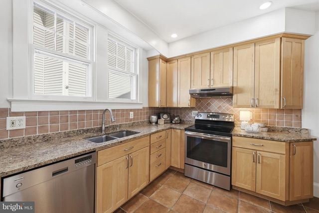 1526 N EDGEWOOD ST, Arlington, VA 22201