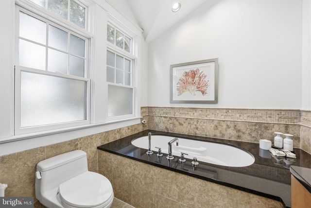 1526 N EDGEWOOD ST, Arlington, VA 22201