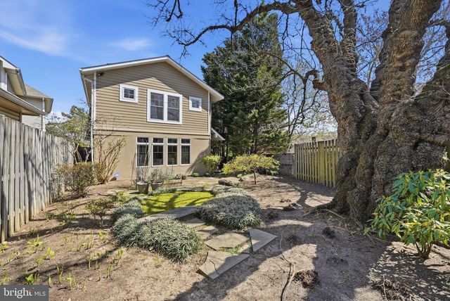 1526 N EDGEWOOD ST, Arlington, VA 22201