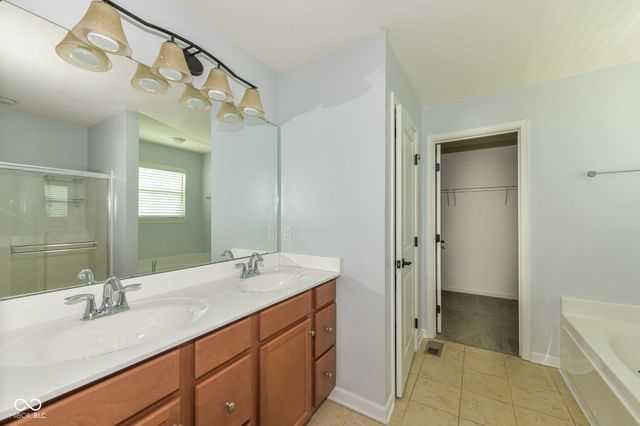 11946 Eaglerun Way, Zionsville, IN 46077