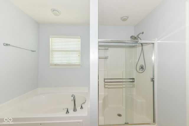 11946 Eaglerun Way, Zionsville, IN 46077