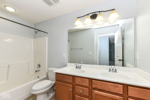 11946 Eaglerun Way, Zionsville, IN 46077