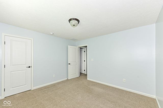 11946 Eaglerun Way, Zionsville, IN 46077