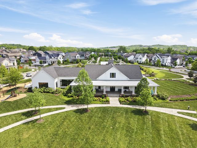 1543 Drakes Creek Rd, Hendersonville, TN 37075