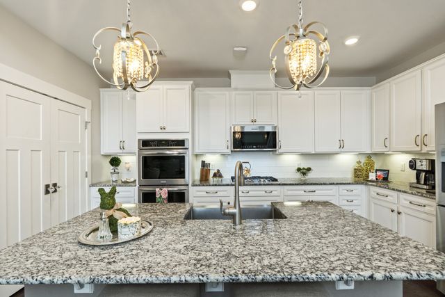 1543 Drakes Creek Rd, Hendersonville, TN 37075