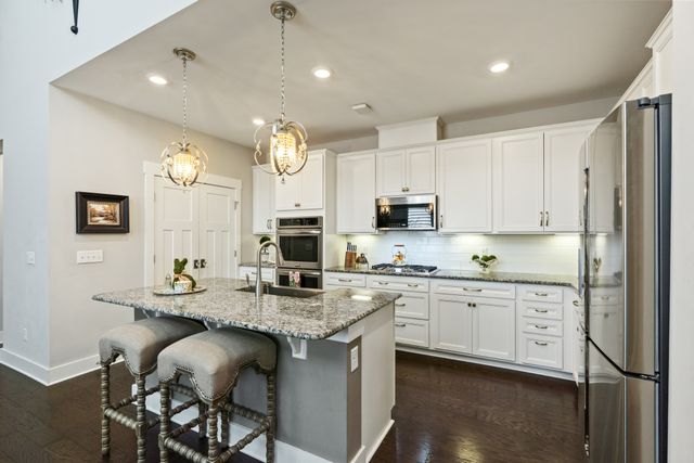 1543 Drakes Creek Rd, Hendersonville, TN 37075