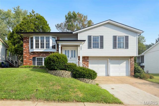 347 Parma Drive, Ballwin, MO 63021