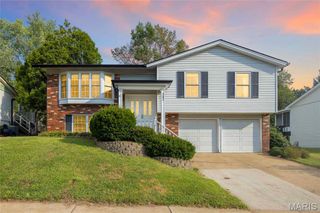 347 Parma Drive, Ballwin, MO 63021