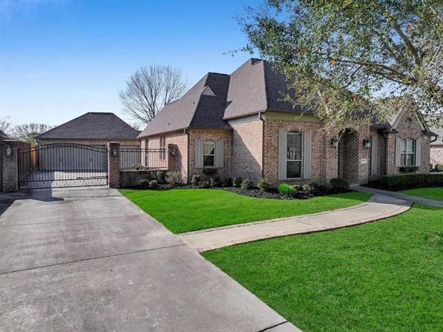 2555 Amberwood Drive, Beaumont, TX 77713