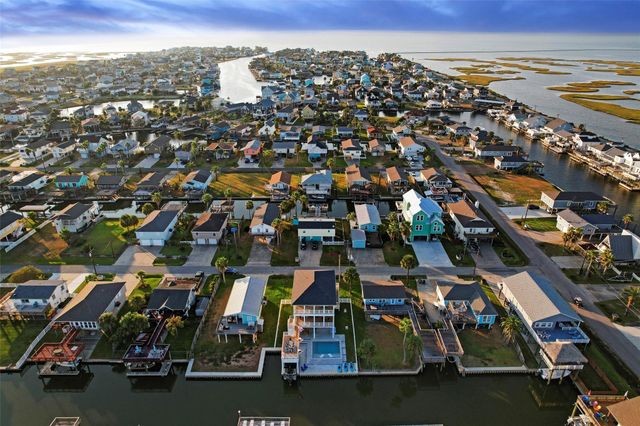 16515 Nassau Way, Jamaica Beach, TX 77554