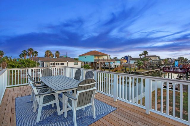 16515 Nassau Way, Jamaica Beach, TX 77554