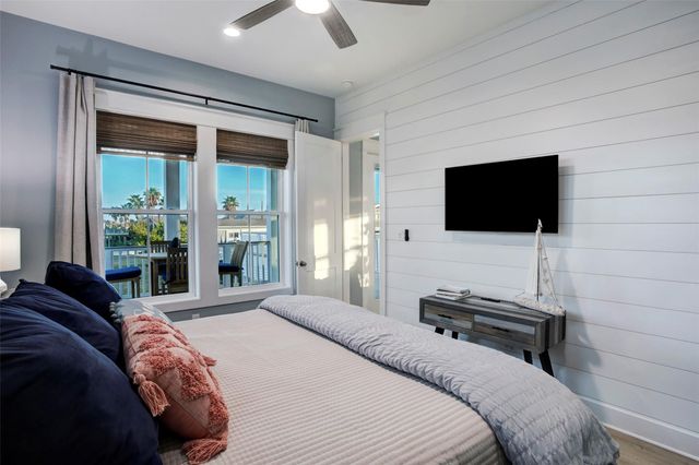 16515 Nassau Way, Jamaica Beach, TX 77554