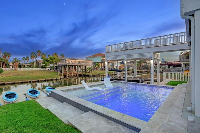 16515 Nassau Way, Jamaica Beach, TX 77554