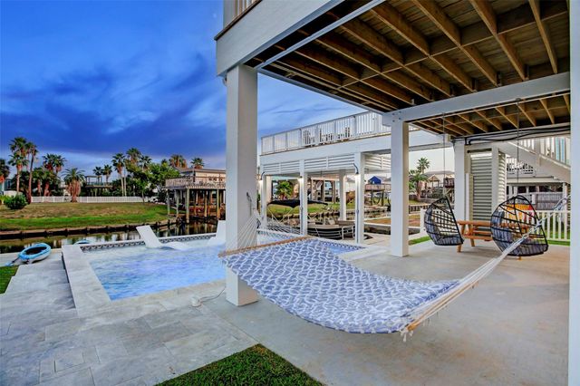 16515 Nassau Way, Jamaica Beach, TX 77554