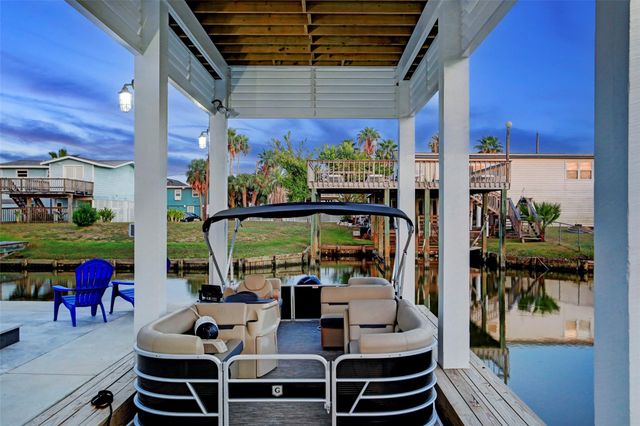 16515 Nassau Way, Jamaica Beach, TX 77554