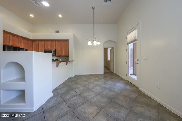 665 E Weckl Place, Tucson, AZ 85704