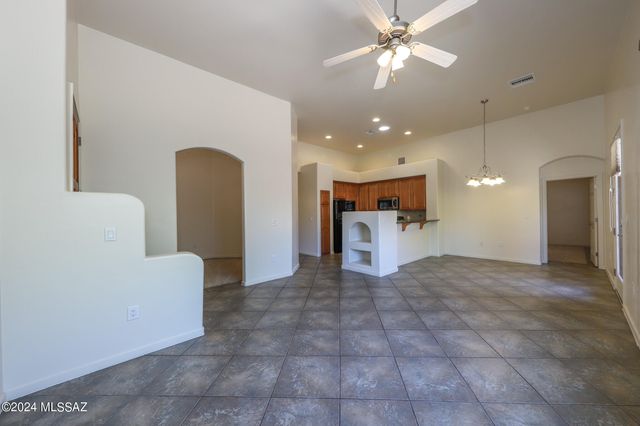 665 E Weckl Place, Tucson, AZ 85704